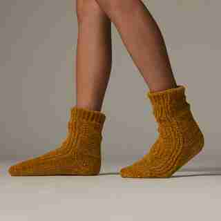 CHENILLE CABLE KNIT MID-RISE READING SOCKS™ MOSS