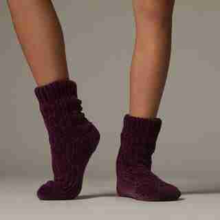 CHENILLE CABLE KNIT MID-RISE READING SOCKS™ BERRY