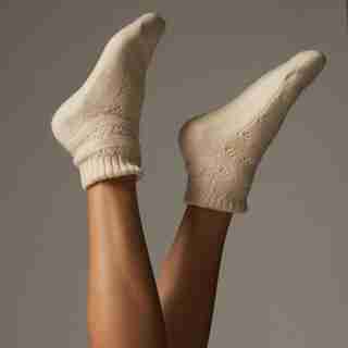 POINTELLE LOW-RISE READING SOCKS™, CREMA