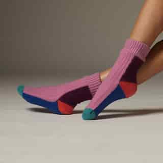 CHROMATIC MID-RISE READING SOCKS™ PINK
