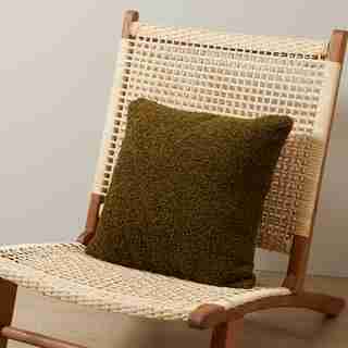 HOUSSE DE COUSSIN EN FAUSSE FOURRURE PELUCHÉE – OLIVE SAUVAGE (46 CM X 46 CM)