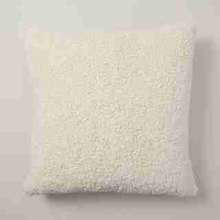 HOUSSE DE COUSSIN EN FAUSSE FOURRURE PELUCHÉE – IVOIRE (46 CM X 46 CM)