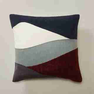 HOUSSE DE COUSSIN BRODÉE – PAYSAGE, GEAI BLEU (46 CM X 46 CM)