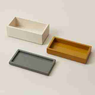 SET OF 3 RECTANGULAR LACQUER TRAYS, WARM TONES