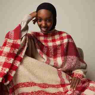 WEARABLE PLAID BLANKET, RED & IVORY