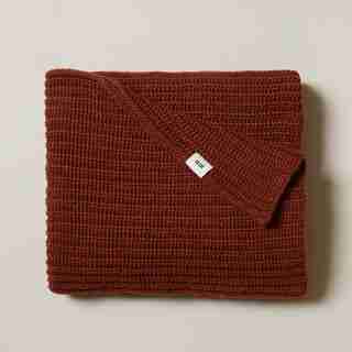 JETÉ EN TRICOT RECYCLÉ – PAIN D’ÉPICE