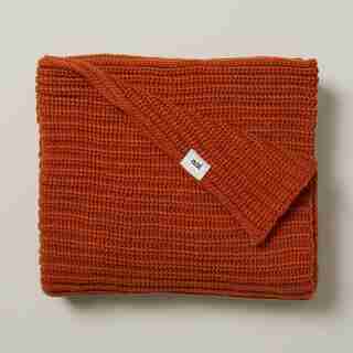 COUVERTURE EN TRICOT RECYCLÉ – ROUILLE FONCÉ