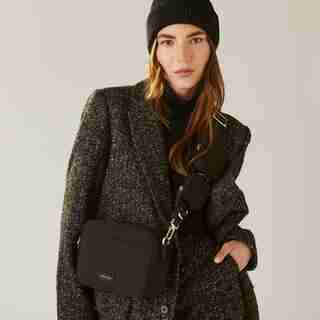EVERYTHING CAMERA CROSSBODY BAG, BLACK
