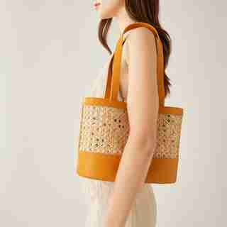 FOURRE-TOUT EN ROTIN AVEC CORDONNET – NATUREL