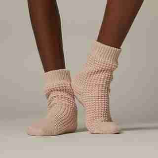 CHAUSSETTES DE LECTURE EN TRICOT GAUFRÉ, ROSE POUDRÉ ET IVOIRE, G/TG