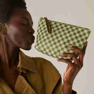 LARGE TRAPEZE COSMETIC POUCH, TENDRIL GEO