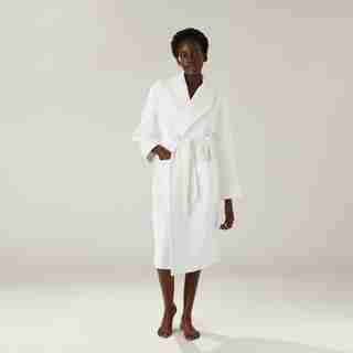 ORGANIC COTTON WAFFLE ROBE, WHITE MEDIUM-LARGE