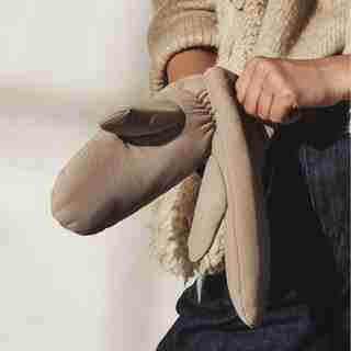 PUFFER MITTEN, CHANTERELLE MEDIUM-LARGE