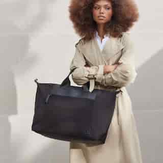 EVERYTHING WEEKENDER BAG, BLACK
