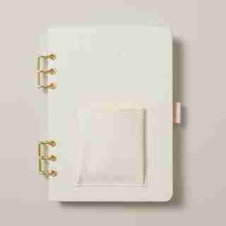 CARNET A5 À RELIURE SPIRALE AVEC POCHETTE – IVOIRE