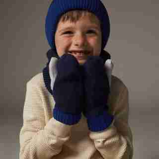 MITAINES EN TRICOT ÉCOLOGIQUE POUR ENFANT – COULEURS CONTRASTÉES, BLEU, MOYEN/GRAND