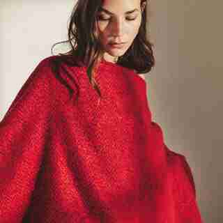 COUVERTURE PONCHO – MOTIF À CHEVRONS, RUBIS