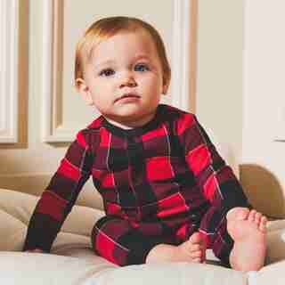 PYJAMA COORDONNÉ POUR BÉBÉS – CARREAUX, 6 À 12 MOIS