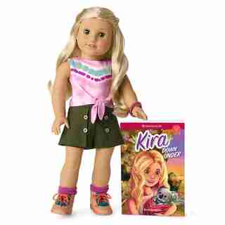 Poupée et livre Kira