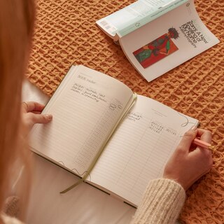 Nose in a Book Reading Journal image number 2