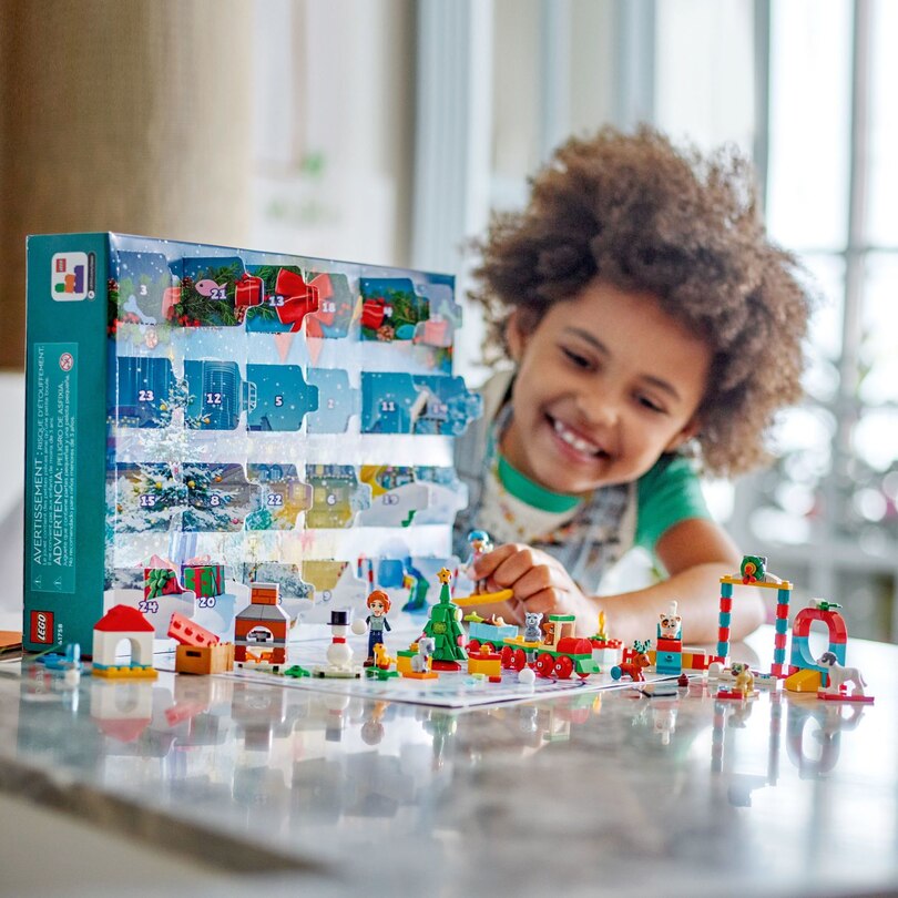 2023 LEGO® Friends Advent Calendar, 41758 image number 2