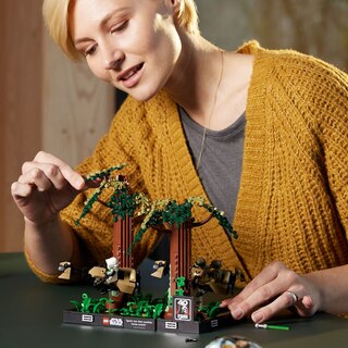 Lego® Diorama De La Poursuite En Speeder À Endor™ - 75353 image number 2