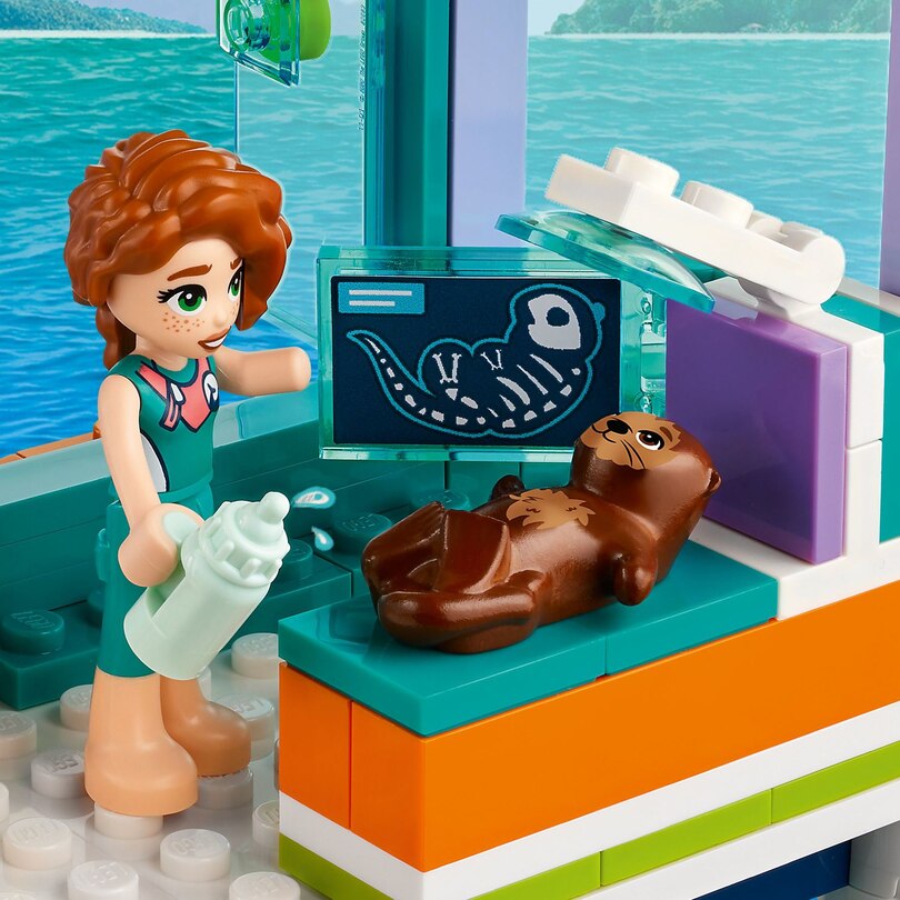 LEGO® Sea Rescue Center - 41736 image number 2