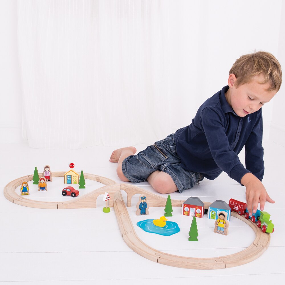 Bigjigs Figure Of Eight Train Set | The Pen Centre