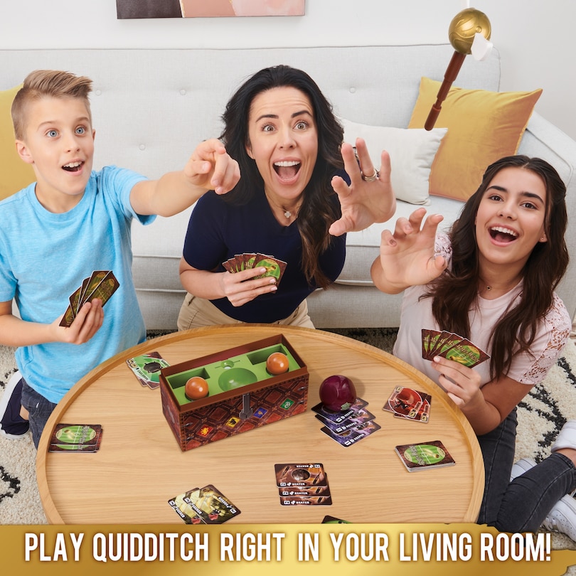 Harry Potter Catch the Golden Snitch Board Game image number 2