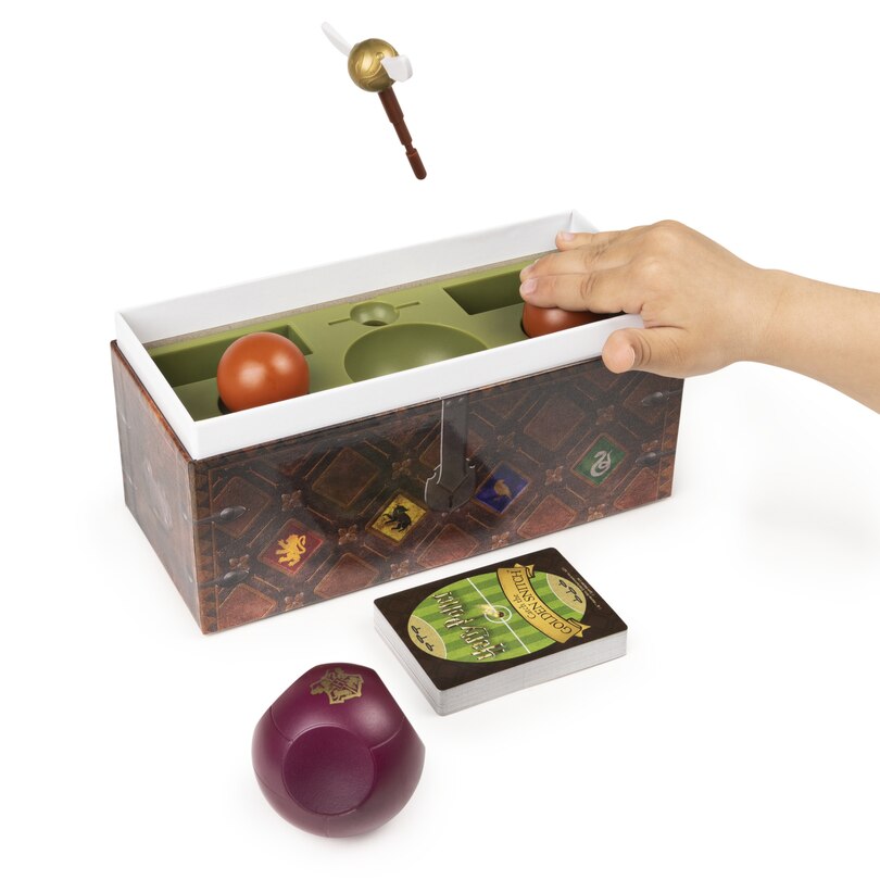Harry Potter Catch the Golden Snitch Board Game image number 3