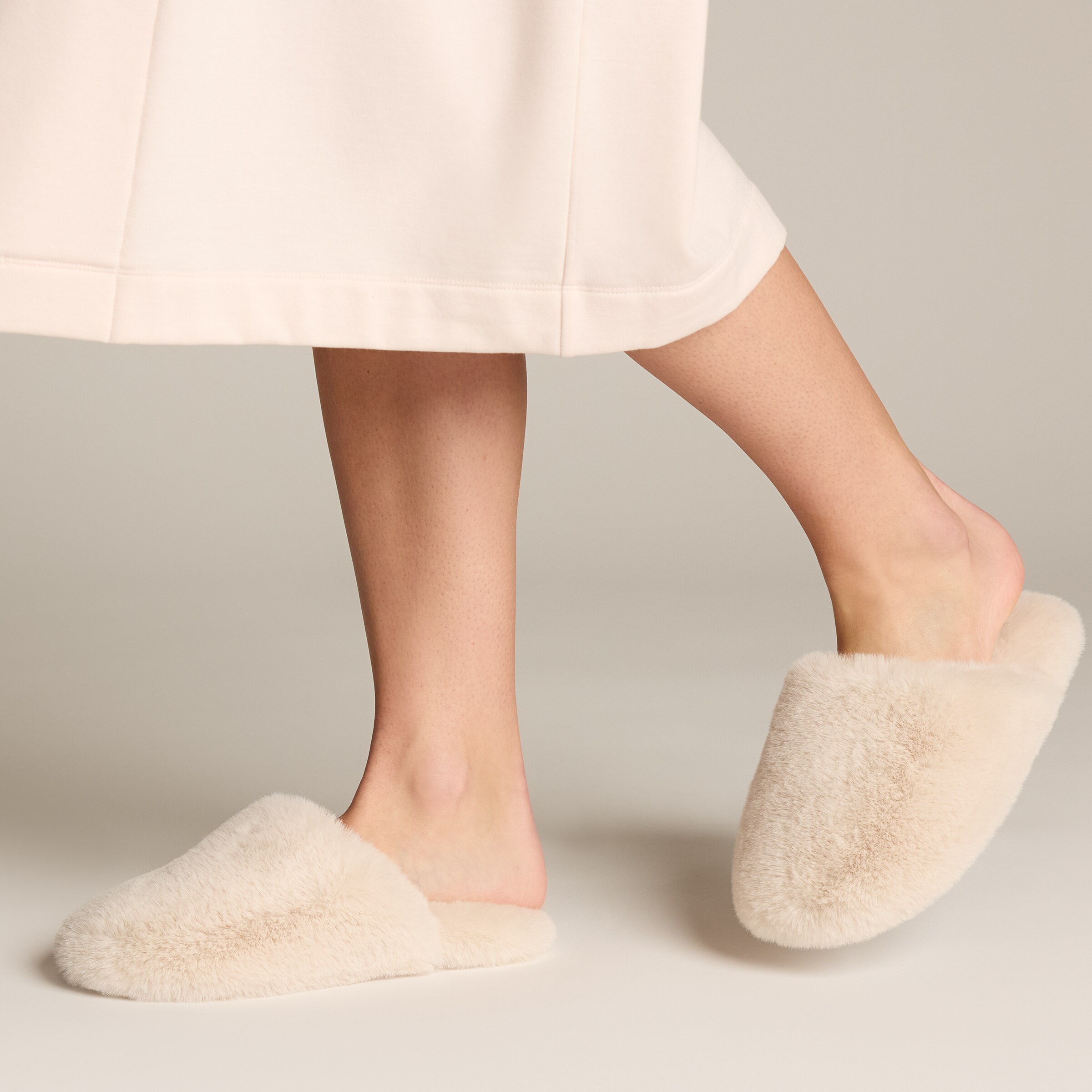 Faux fur hot sale slippers canada