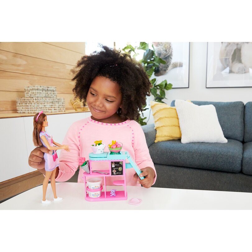 Barbie®Florist Doll and Playset image number 2